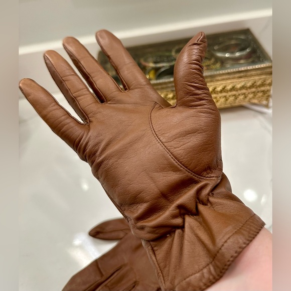 Vintage Isotoner - Lightly Lined Pecan Brown Leather Gloves - EUC size 7 1/2 - Picture 13 of 14